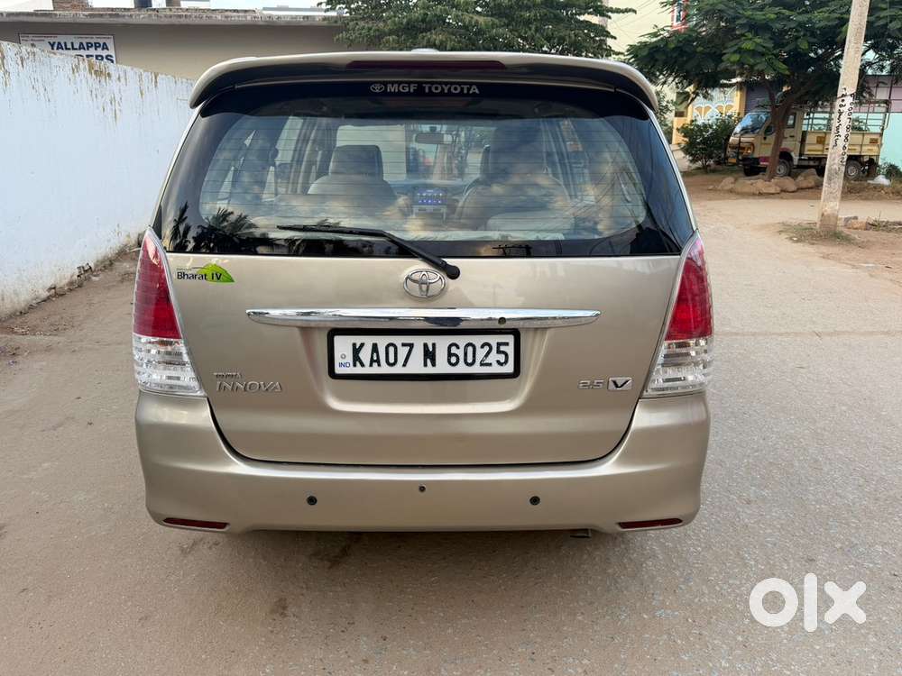 Toyota Innova Diesel 2011 V Version Car