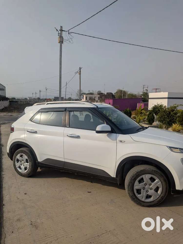 Brand New Venue Top Condition Petrol Variant