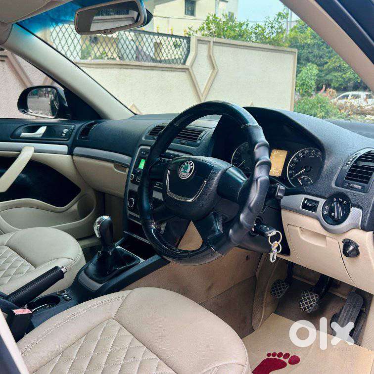 Skoda Laura Ambiente 2.0 Tdi Cr Manual, 2011, Diesel