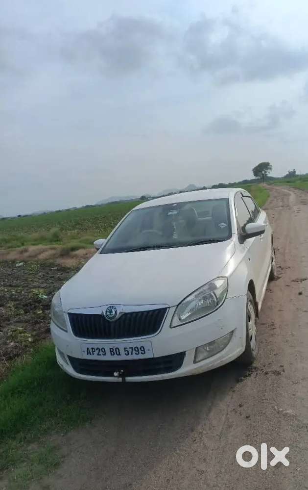 Skoda Rapid Tsi Active 2012
