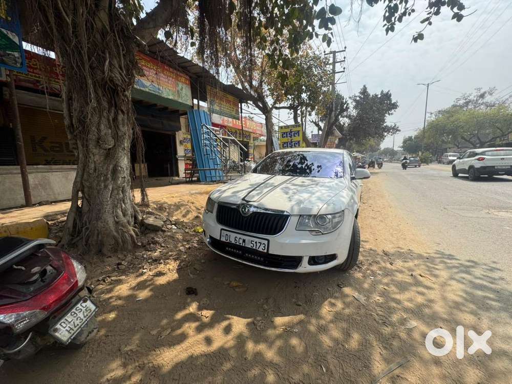 Skoda Superb 2013 Petrol 70000 Km Driven