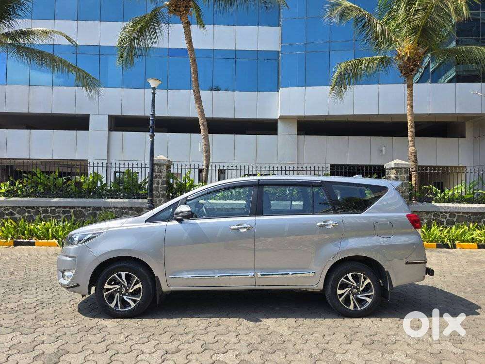 Toyota Innova Crysta 2.4 G Plus Mt 8 Str, 2024, Diesel