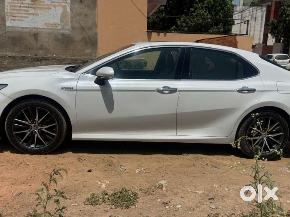 Toyota Camry Hybrid, 2023, Petrol