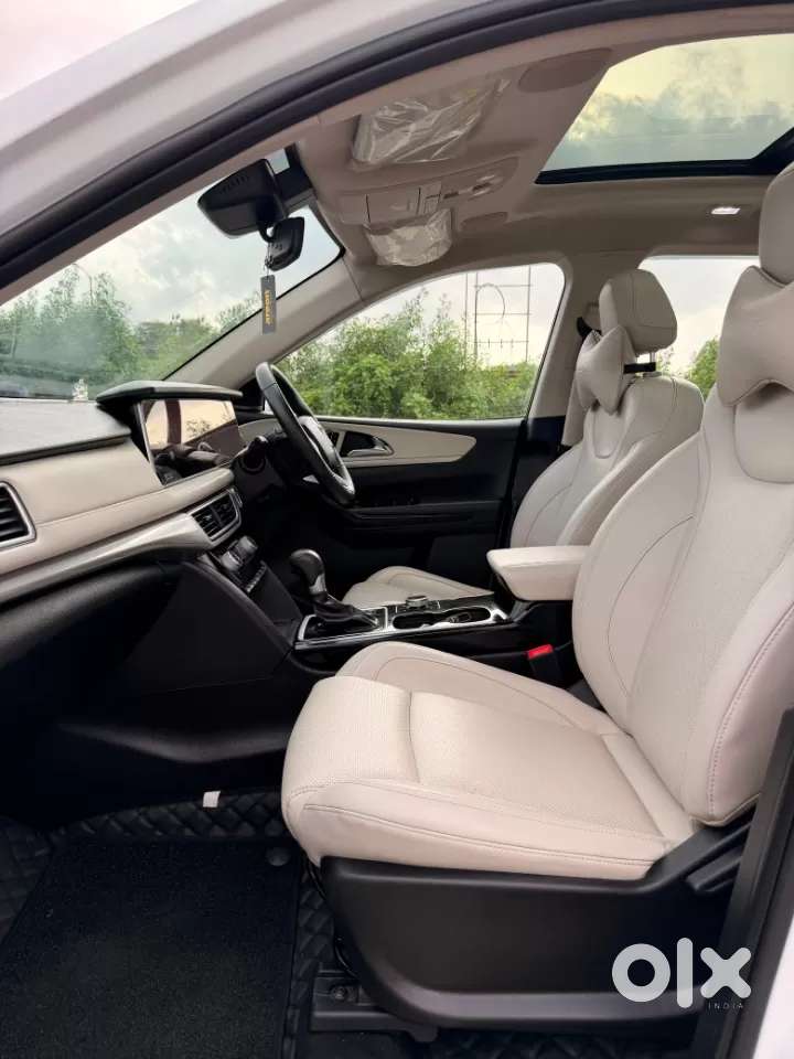 Mahindra Xuv700 2.2 Ax 7 Diesel At Luxury Pack Str, 2023, Diesel