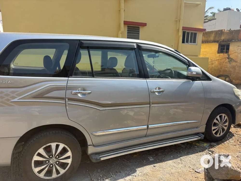 Toyota Innova 2015