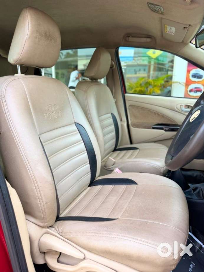 Toyota Etios Liva 1.2 V Dual Tone, 2017, Petrol