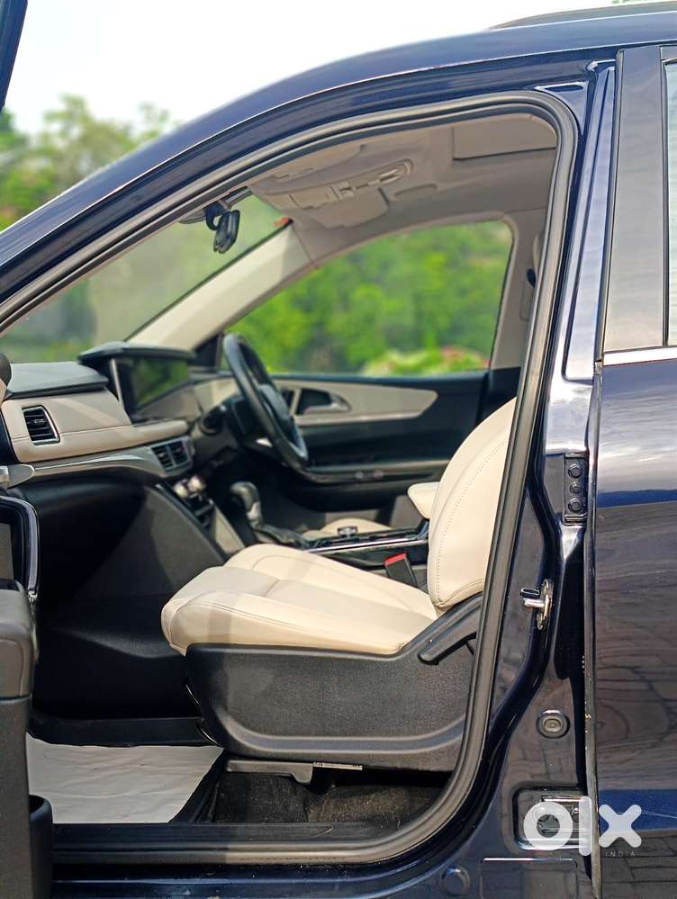 Mahindra Xuv700 2.0 Ax 7 Petrol At Luxury Pack Str, 2022, Petrol