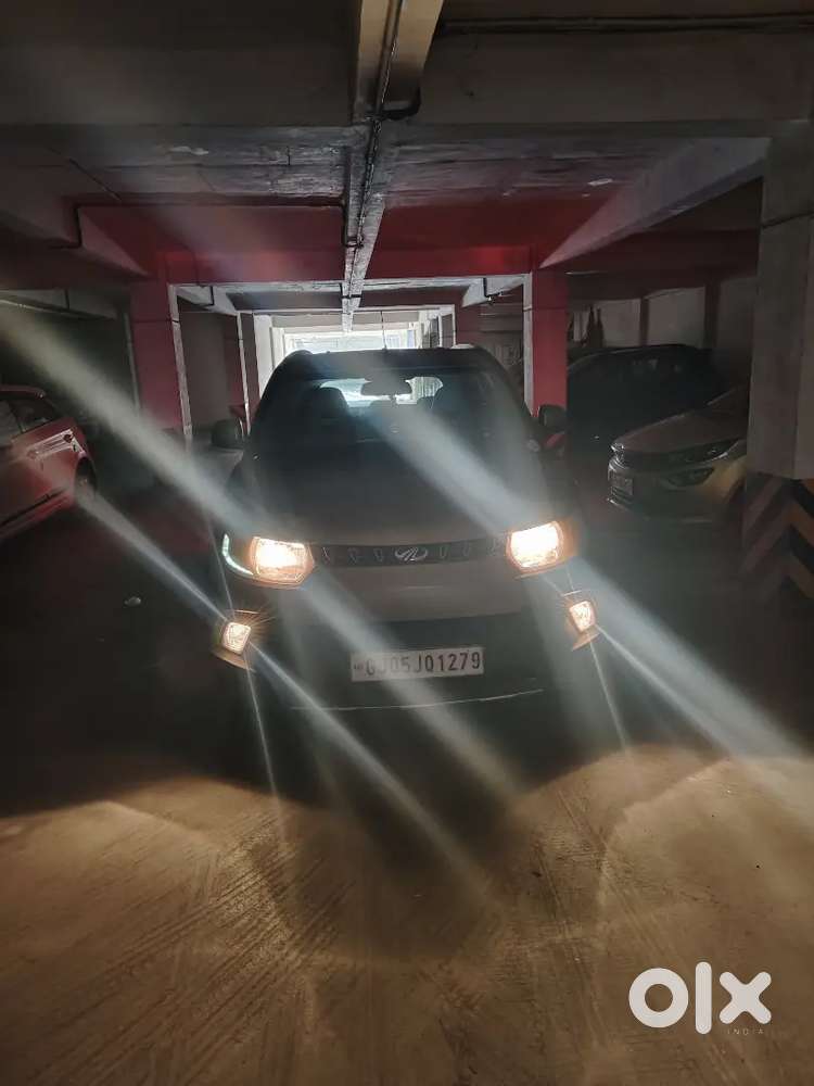 Mahindra Kuv100 K8 Petrol 6 Seater (top Model )