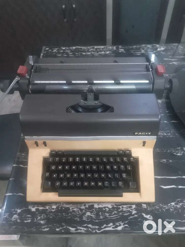 TYPEWRITER FACIT 1740.