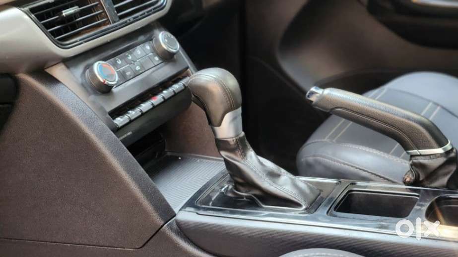 Mahindra Xuv700 2.0 Ax 5 Petrol At Str, 2022, Petrol