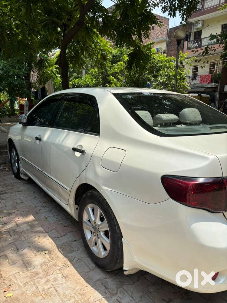 Toyota Corolla Altis 2011 Petrol
