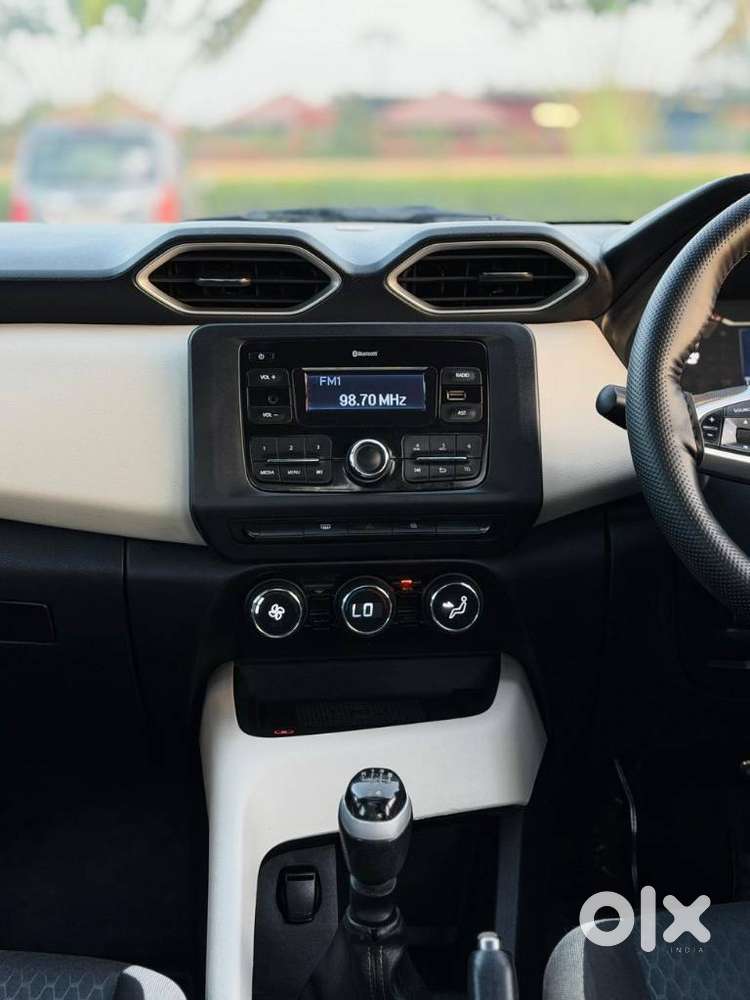 Nissan Magnite 1.0 Xv Executive, 2022, Petrol