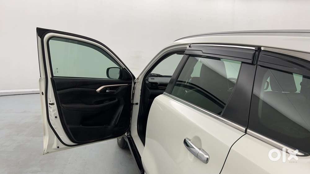 Maruti Suzuki Grand Vitara 1.5 Alpha Plus Intelligent Hybrid Ecvt, 2..