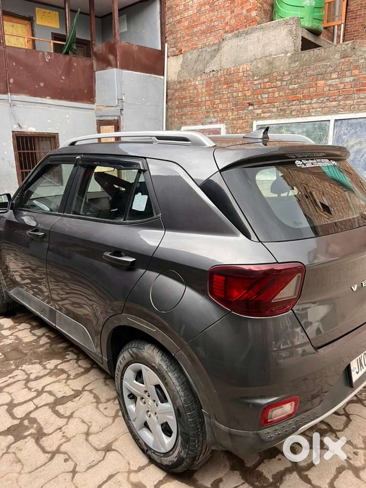 Hyundai Venue Petrol 2022