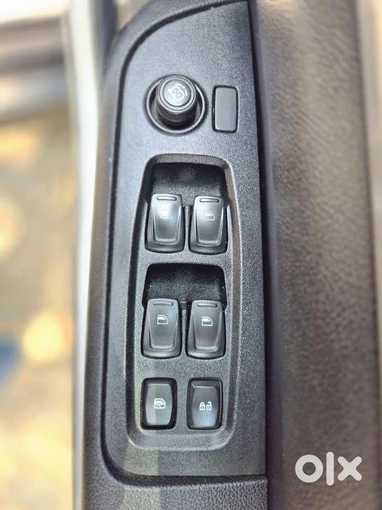 Mahindra Xuv700 2.2 Mx Diesel Mt 5 Str, 2023, Diesel