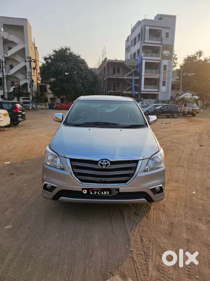 Toyota Innova 2.5 Gx 8 Str Bs-iii, 2015, Diesel