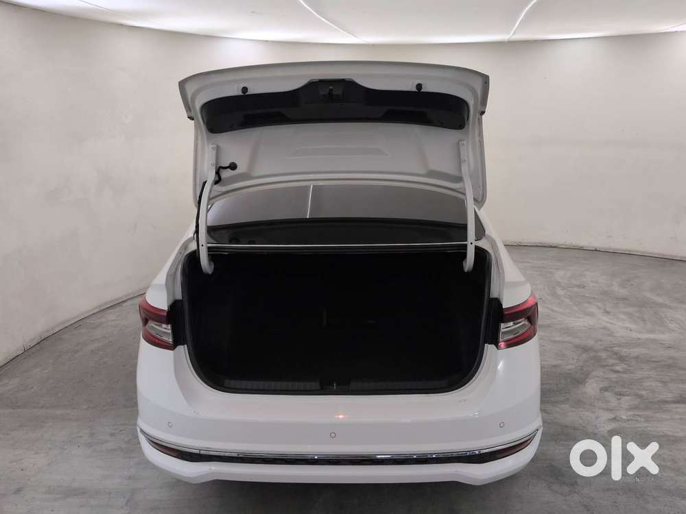 Skoda Slavia Style 1.0l Tsi At, 2022, Petrol