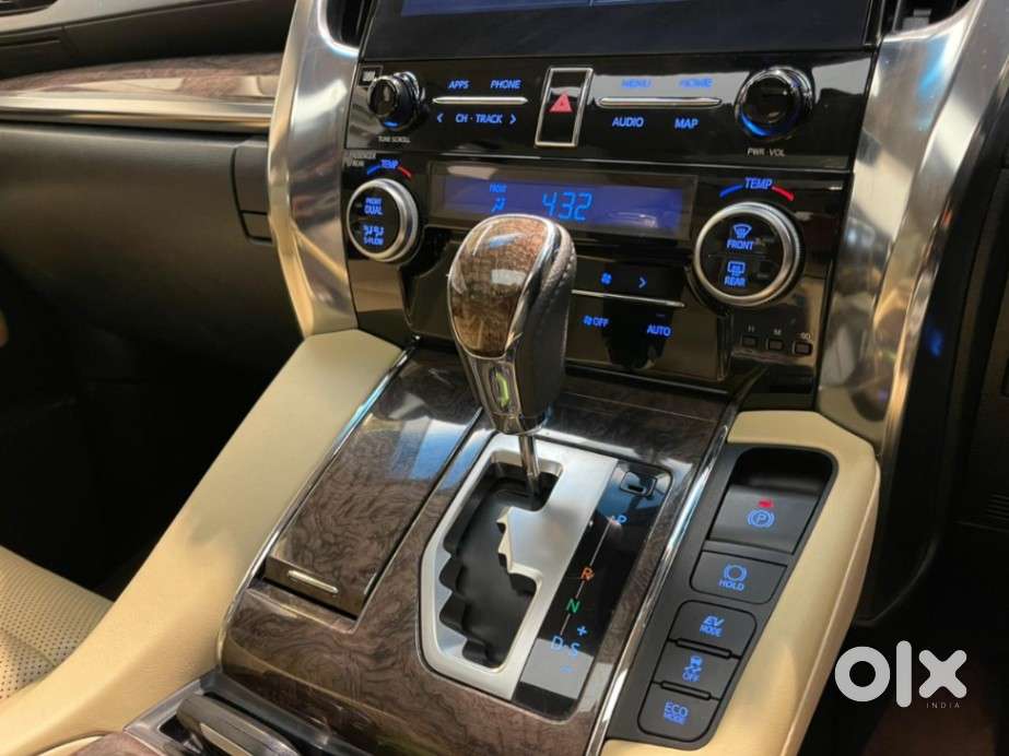 Toyota Vellfire 2.5 Hybrid, 2023, Petrol