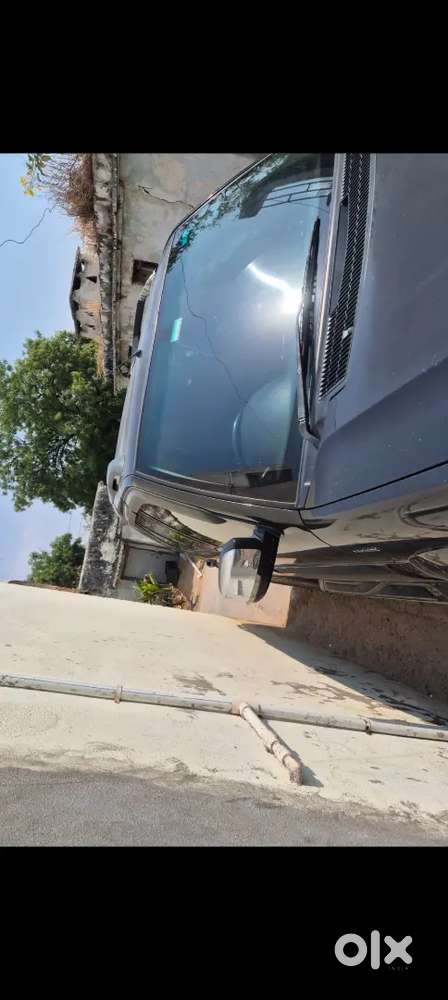 Tata Safari Storme 2015