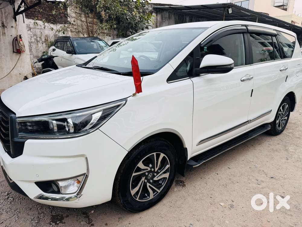 Toyota Innova Crysta 2.4 V 8 Str, 2025, Diesel