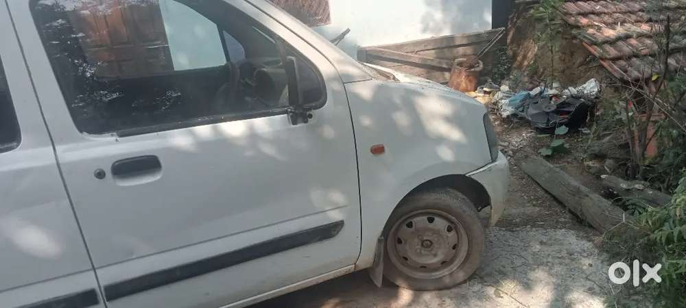 4टायर न्यू Rc कंप्लीट बीमा कंप्लीट ऐसी कूलिंग अच्छी Karti है