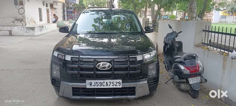 A Black Hyundai Creta Suv