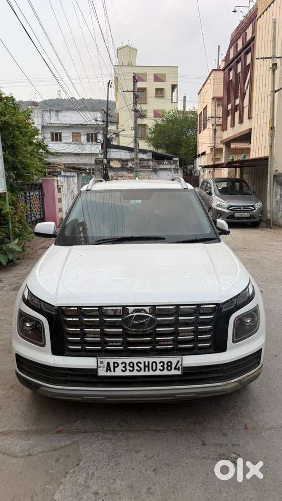 Hyundai Venue 2023 Petrol Good Condition