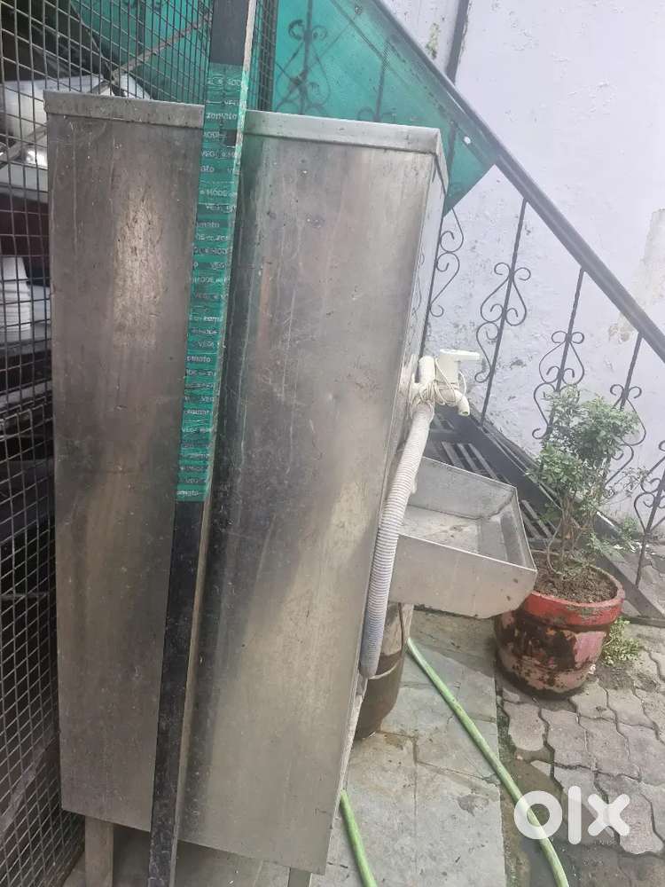 Water cooler for commercial purpose