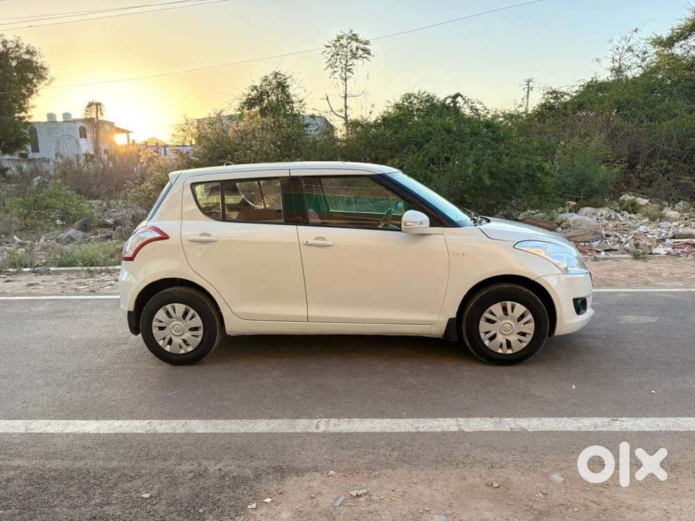Maruti Suzuki Swift Vxi 1.2 Abs Bs-iv, 2012, Petrol