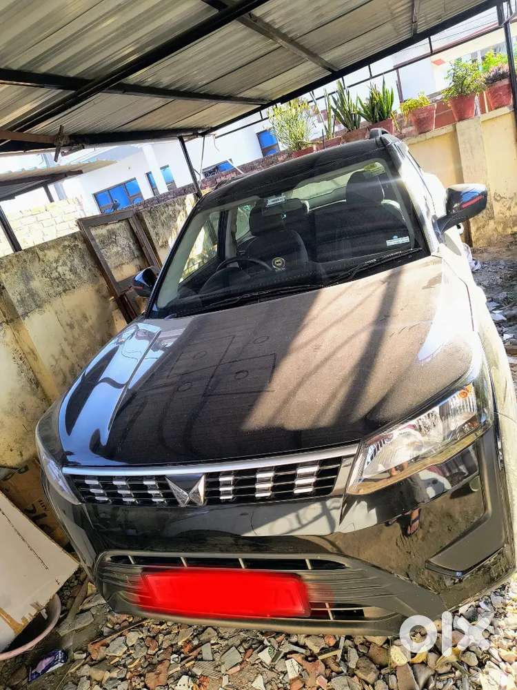 Mahindra Xuv 300 W6 Model With Sunroof