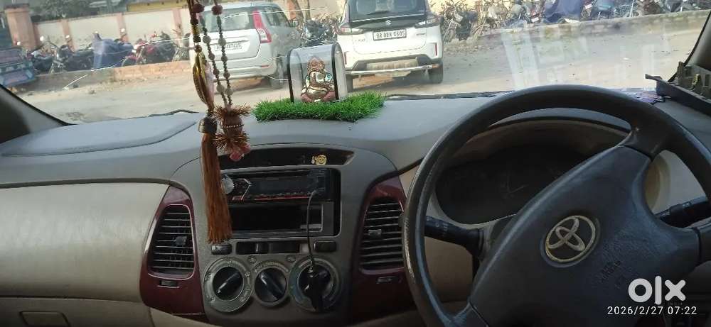 Toyota Innova Petrol 2005