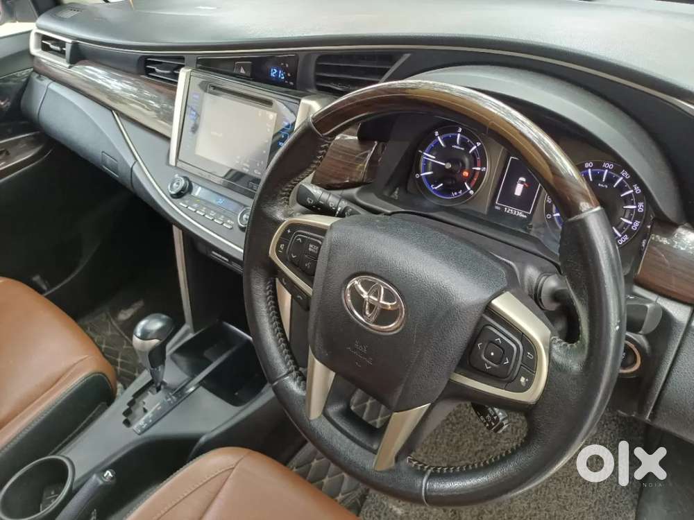 Toyota Innova Crysta 2.8 Zx At 7 Seater, 2017, Diesel