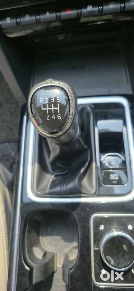 Mahindra Xuv700 2.2 Ax 7 Diesel Mt Luxury Pack Str, 2022, Diesel