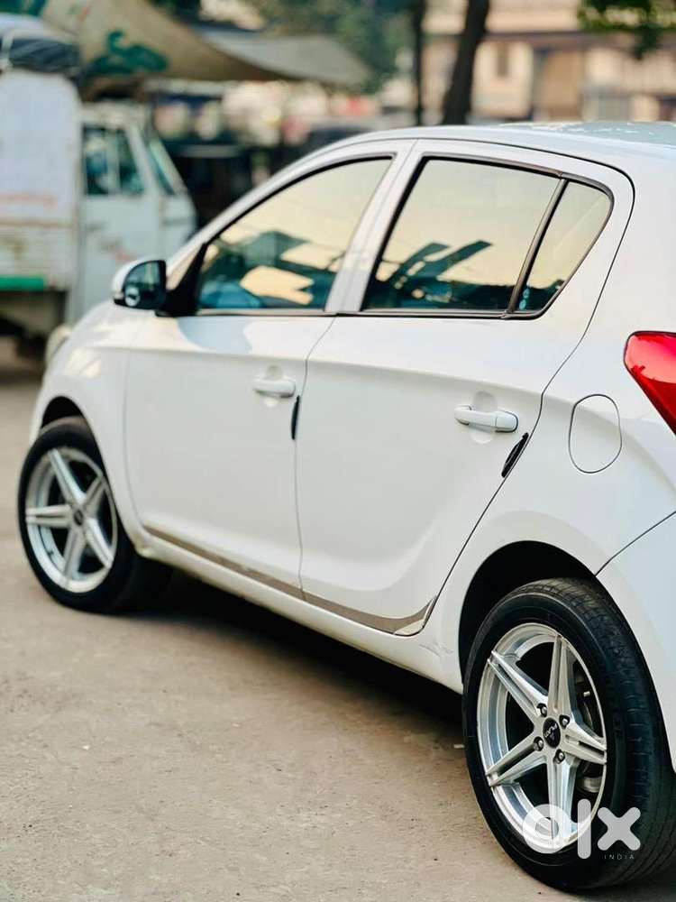 Hyundai I20 2014 Diesel Sportz White Colour
