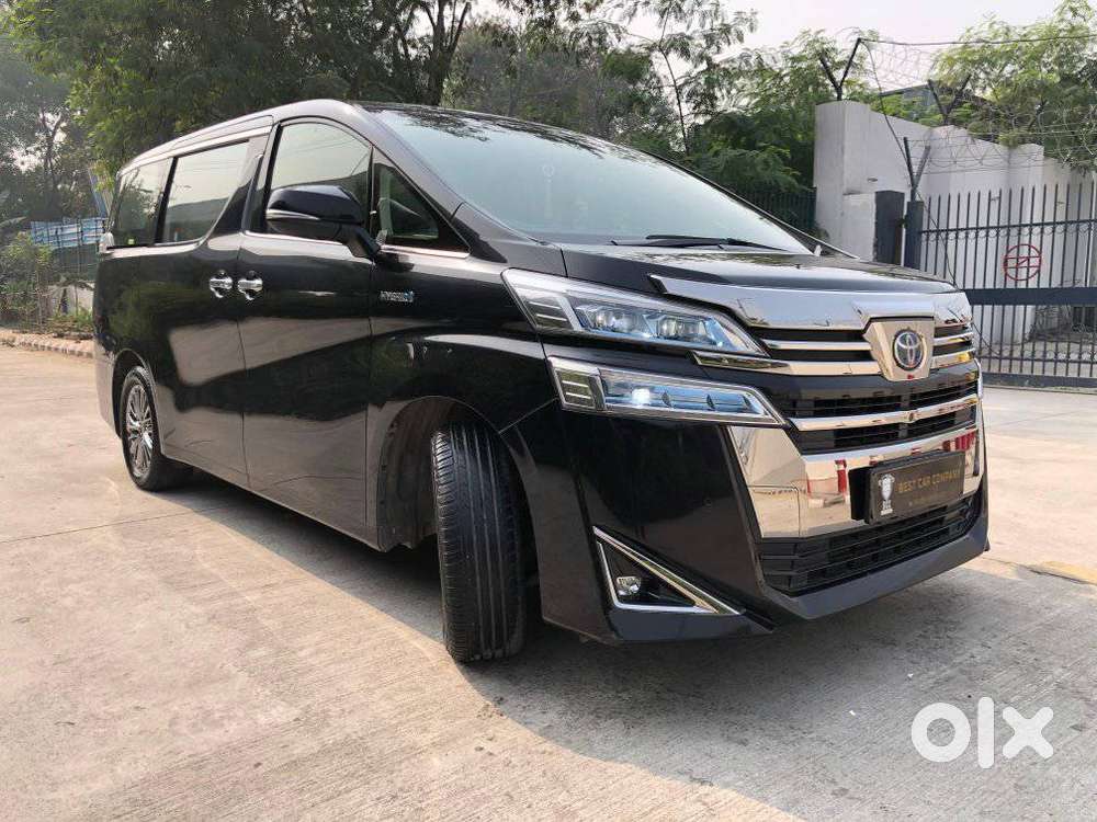 Toyota Vellfire 2.5 Executive Lounge, 2023, Cng & Hybrids