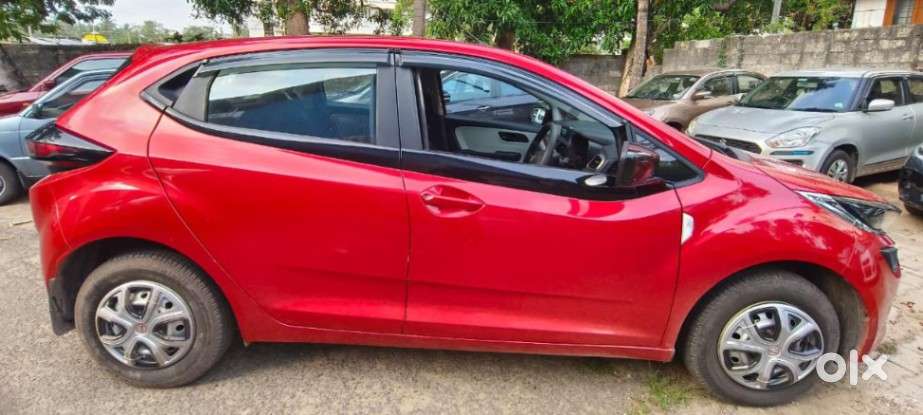Tata Altroz 1.2 Xe Plus Petrol, 2022, Petrol