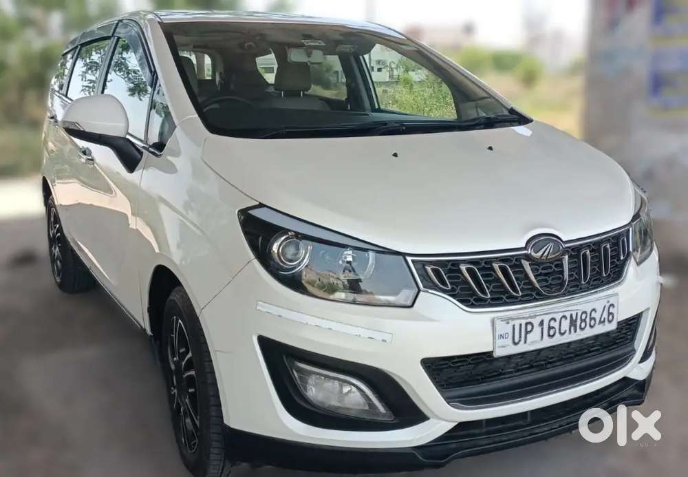 Mahindra Marazzo White M 8 Top Model