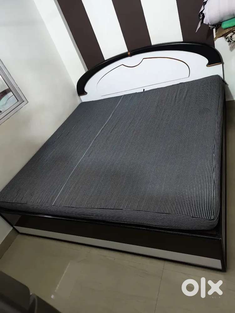 King Size Wooden Storage Bed with Mattress