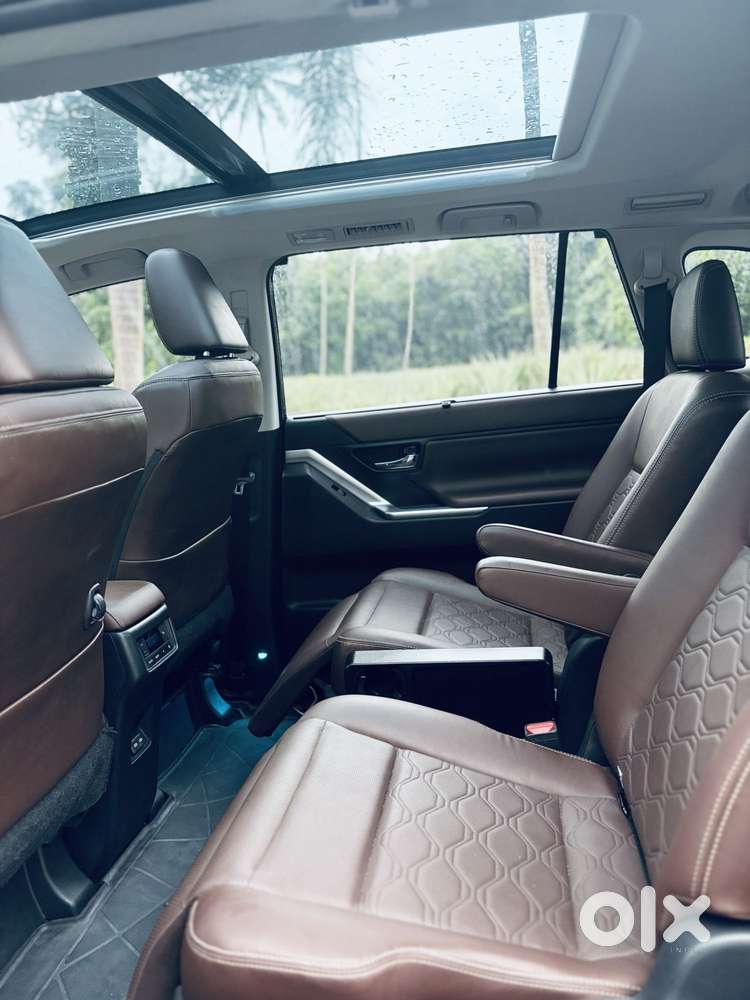 Toyota Innova Hycross 2.0 Zx Hybrid 7 Str, 2023, Electric