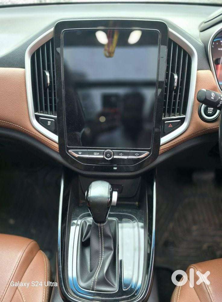 Mg Hector Plus Sharp Pro 1.5 Turbo Petrol  Cvt 7 Str Dual Tone, 2020..