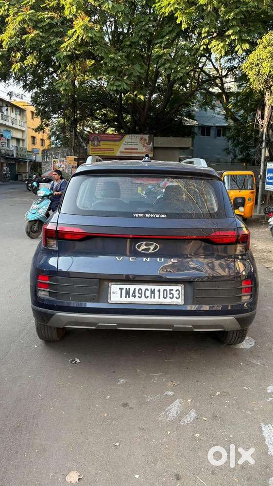 Hyundai Venue 2024 Petrol Well Maintained