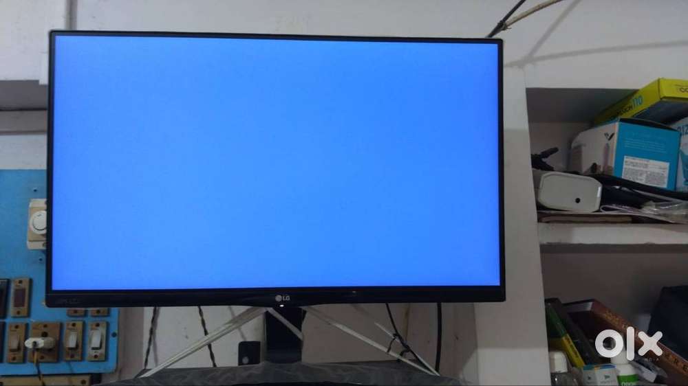 LG 22 INCH MONITOR, FRONT AND BACK.