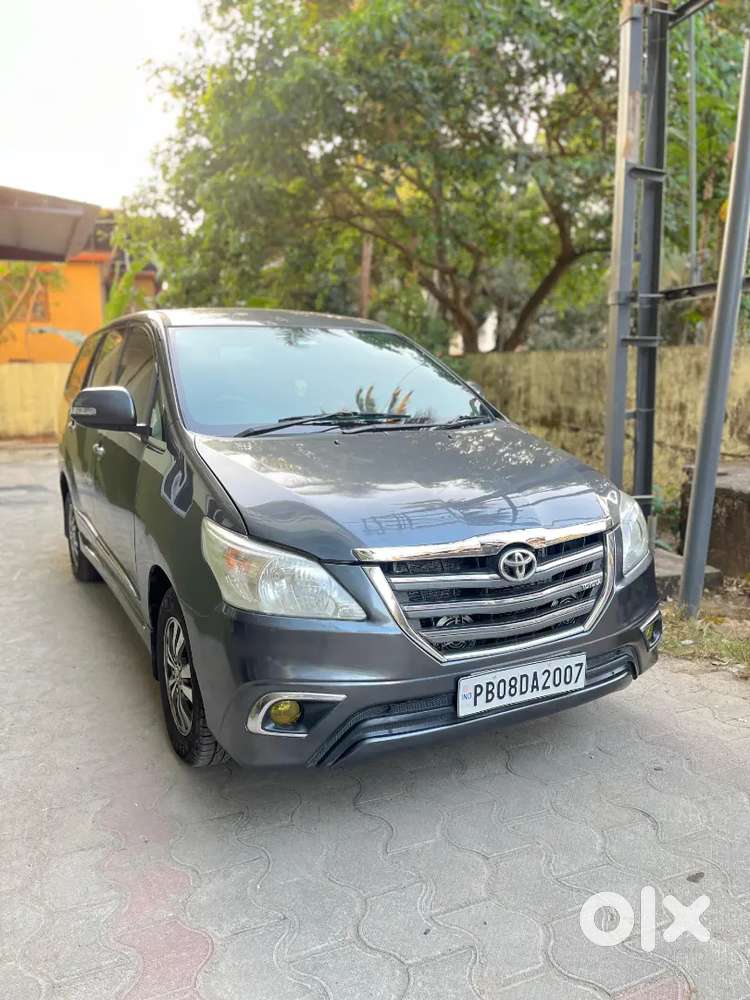 Toyota Innova 2015 Diesel 153000 Km Driven