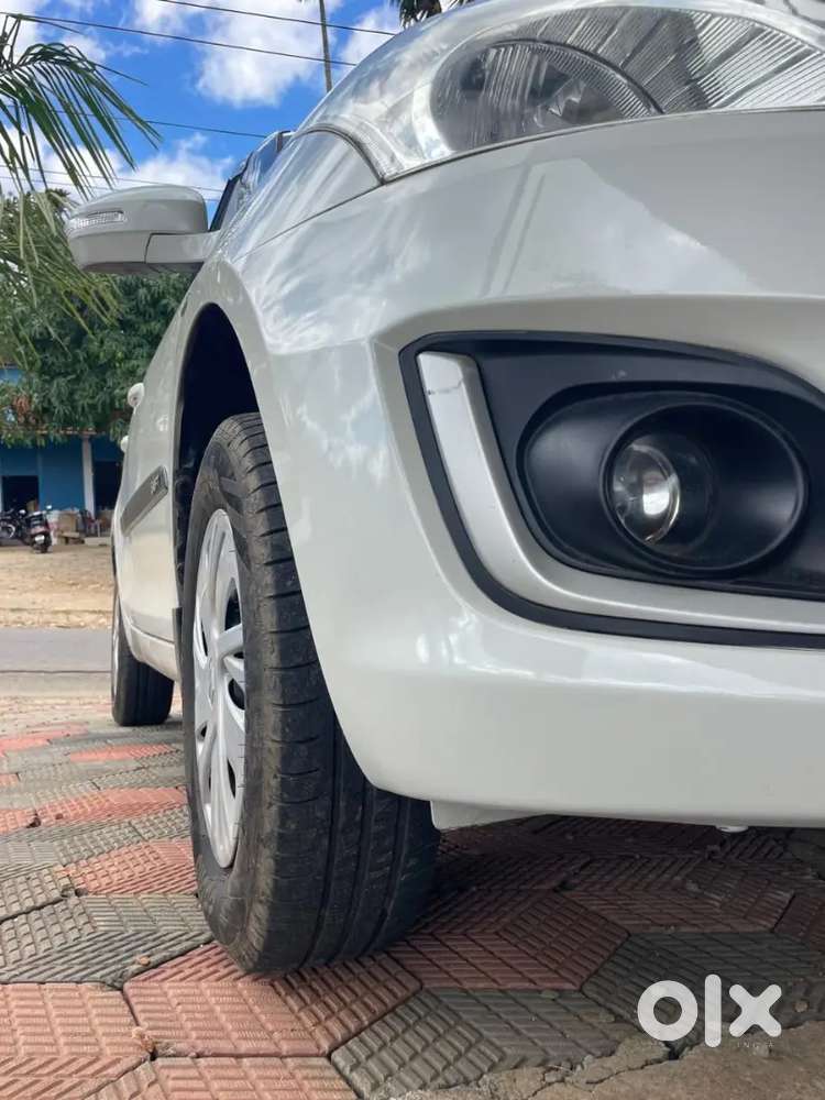 Swift Vxi White