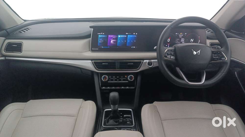 Mahindra Xuv700 2.0 Ax 7 Petrol Mt Str, 2024, Petrol
