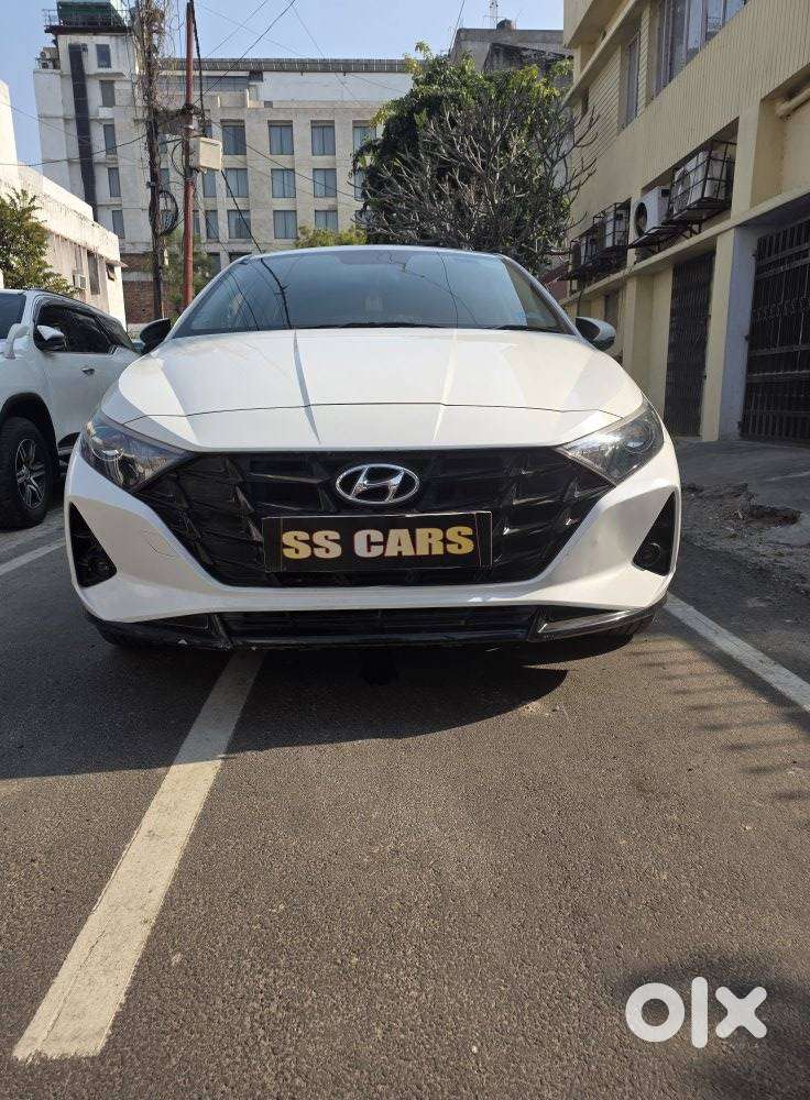 Hyundai I20 1.4 Asta (o) At With Sunroof, 2021, Petrol