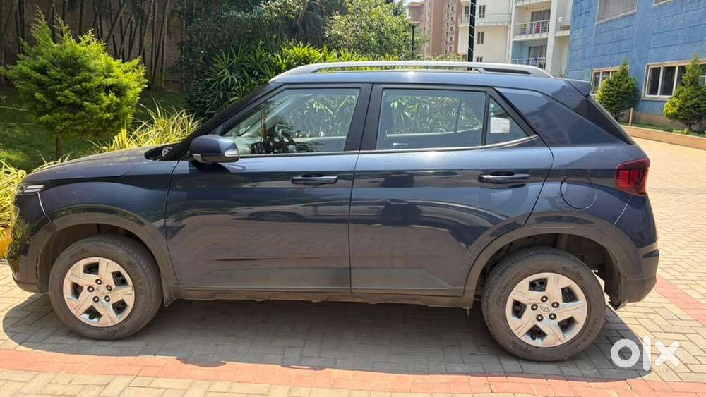 Hyundai Venue 2022 Petrol 64500 Km Driven And Well Maintained 1st Owne