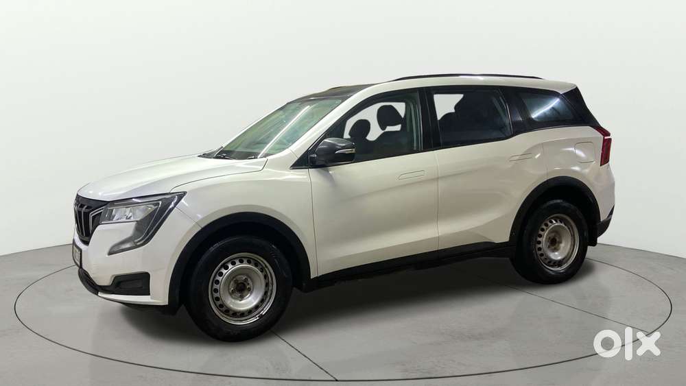 Mahindra Xuv700 2.0 Mx Petrol Mt 5 Str, 2023, Petrol
