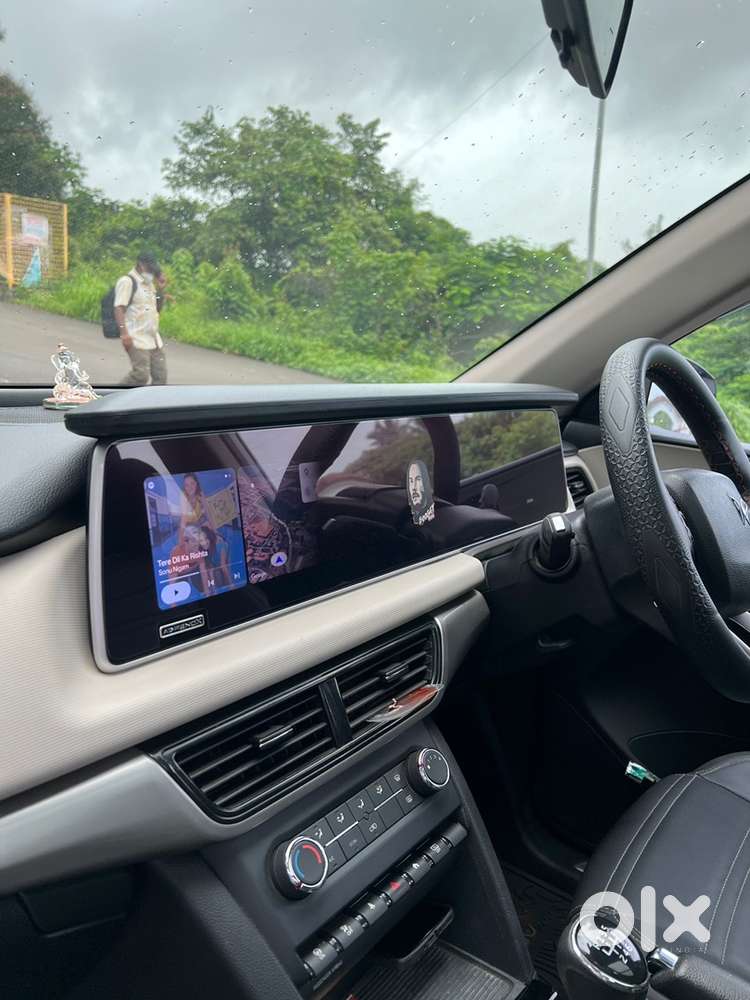 Mahindra Xuv700 Ax5 Petrol Mt — 2021 Ga