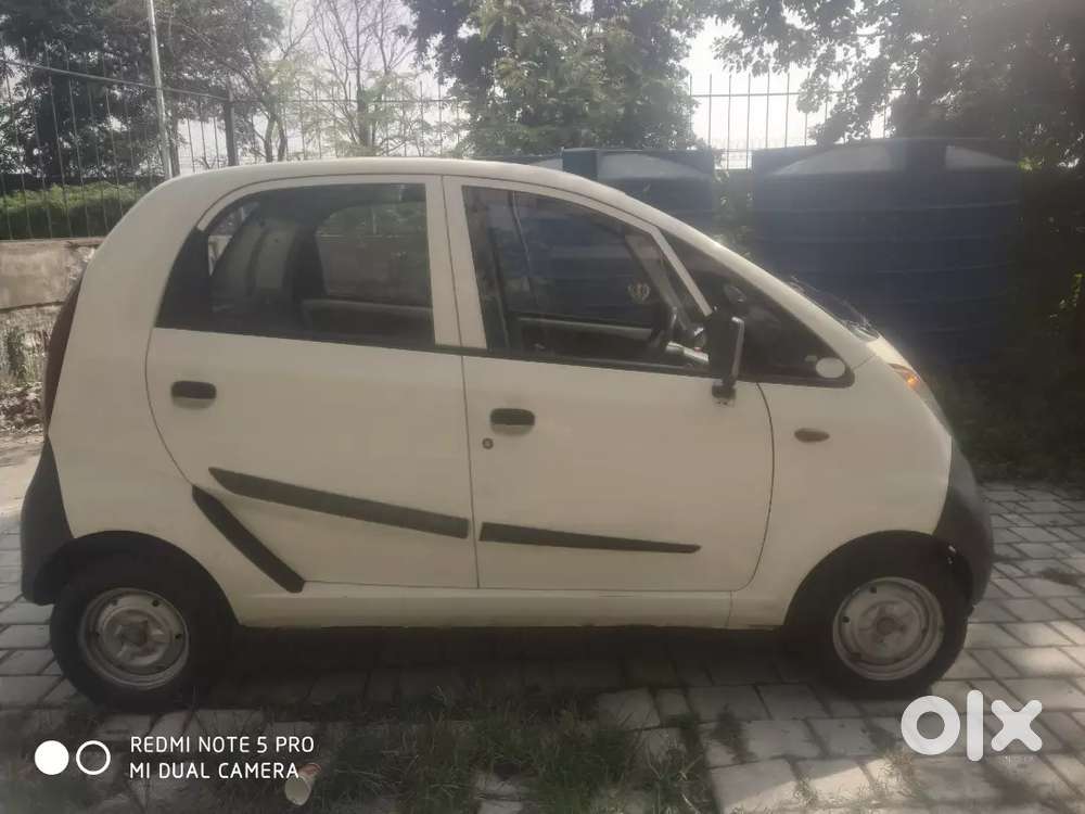 Tata Nano 2011,ivory, Running